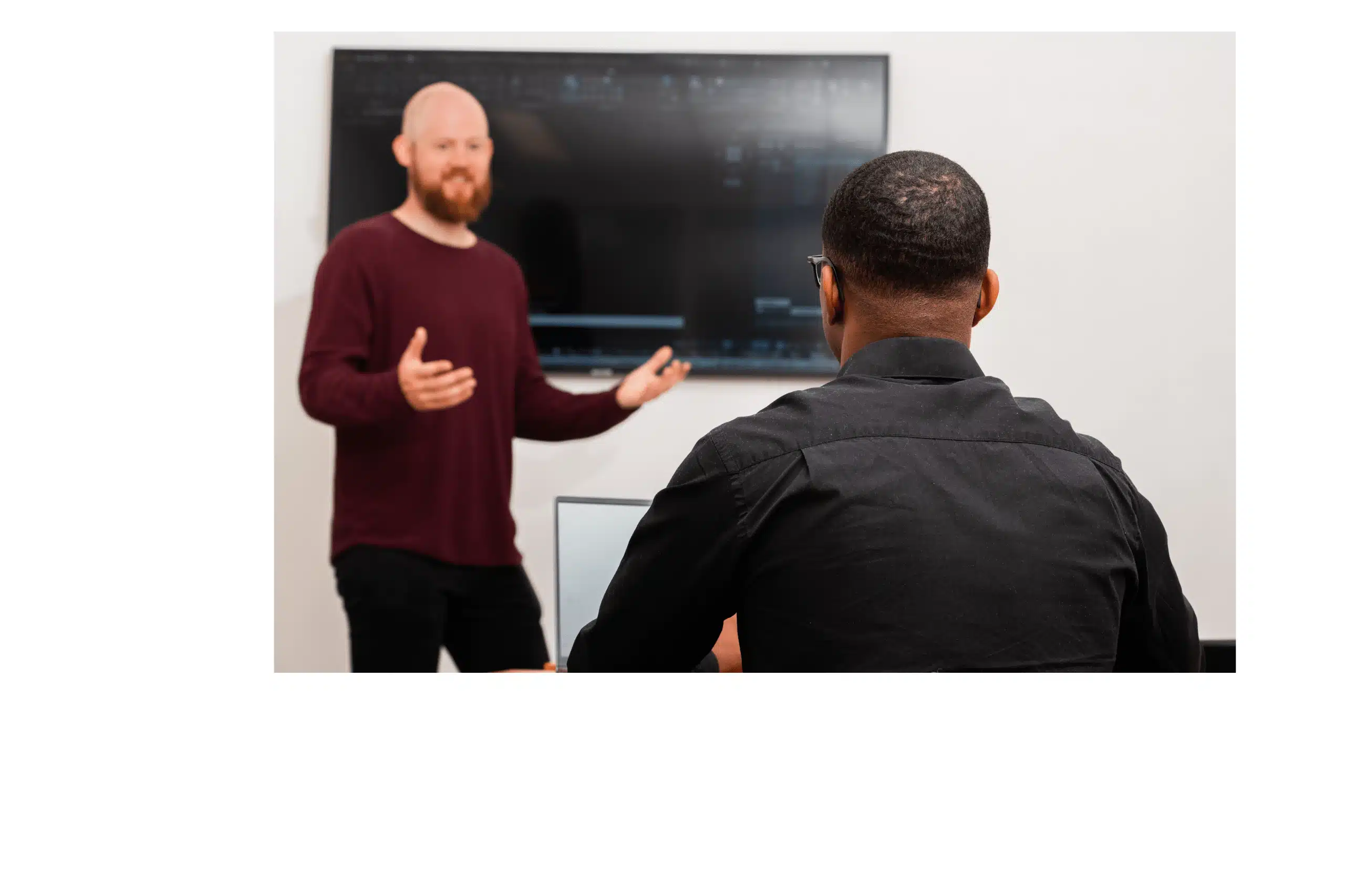 Instructor Thijmen teaches a class during a course