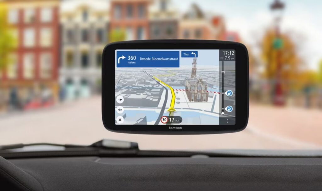 TomTom autonavigatiesysteem met 3D-kaartweergave tijdens routebegeleiding in de auto